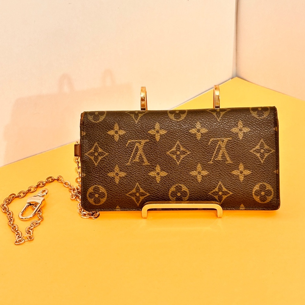 Louis Vuitton Brown Monogram Clutch wallet with chain - Picture 10 of 15